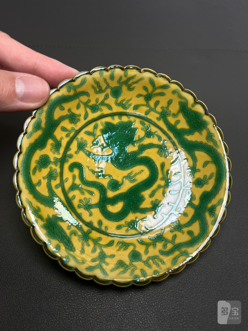 清乾隆  黄地绿彩龙纹花口盘 - 图18